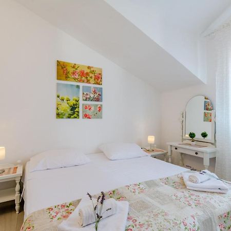 Villa Dinka Sutivan Ngoại thất bức ảnh