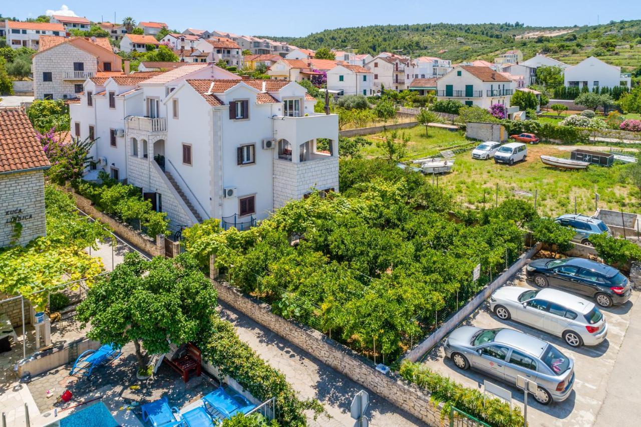 Villa Dinka Sutivan Ngoại thất bức ảnh