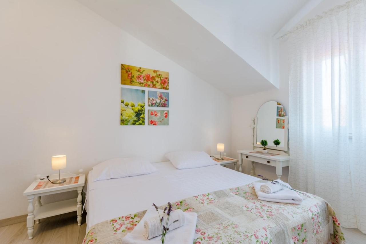 Villa Dinka Sutivan Ngoại thất bức ảnh