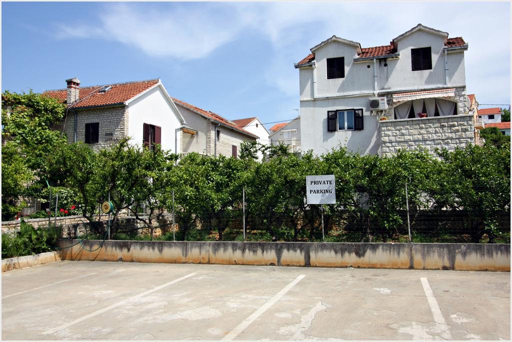 Villa Dinka Sutivan Ngoại thất bức ảnh