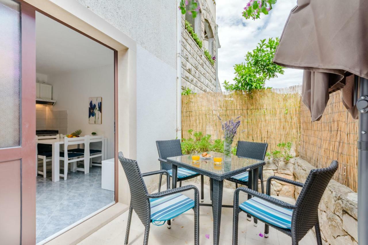 Villa Dinka Sutivan Ngoại thất bức ảnh