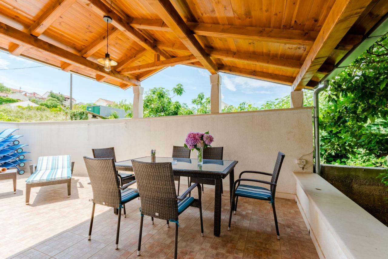 Villa Dinka Sutivan Ngoại thất bức ảnh