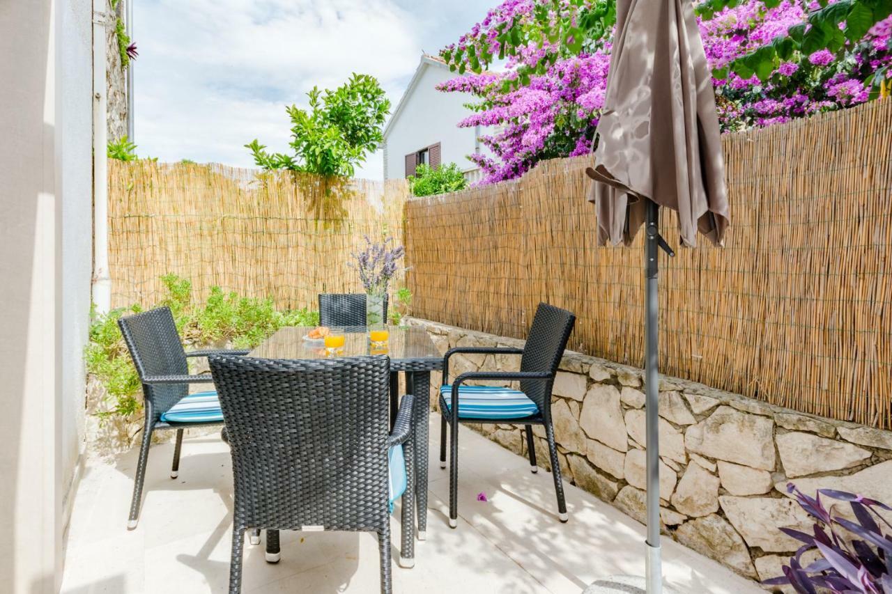 Villa Dinka Sutivan Ngoại thất bức ảnh