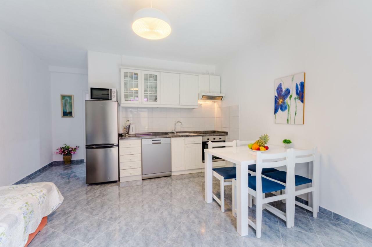 Villa Dinka Sutivan Ngoại thất bức ảnh