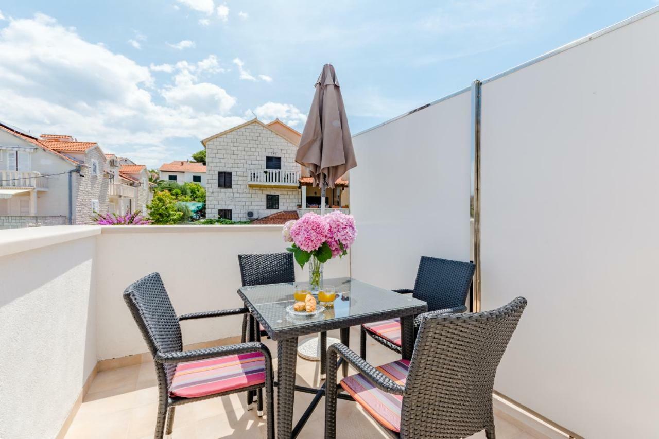 Villa Dinka Sutivan Ngoại thất bức ảnh