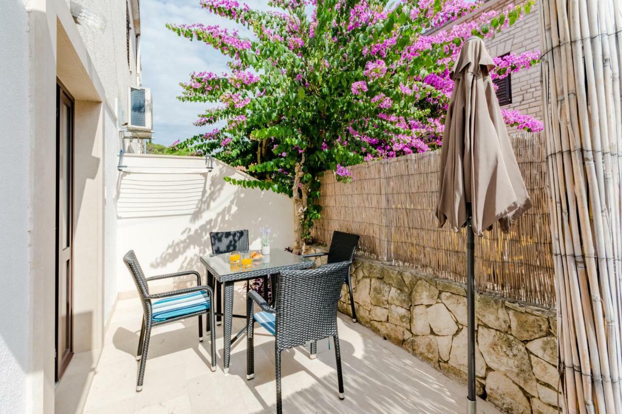 Villa Dinka Sutivan Ngoại thất bức ảnh