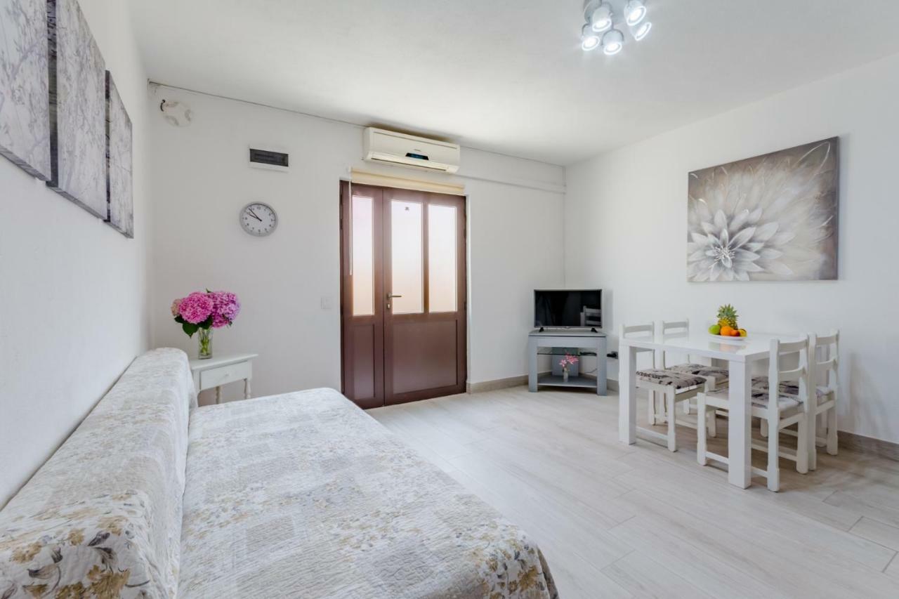 Villa Dinka Sutivan Ngoại thất bức ảnh