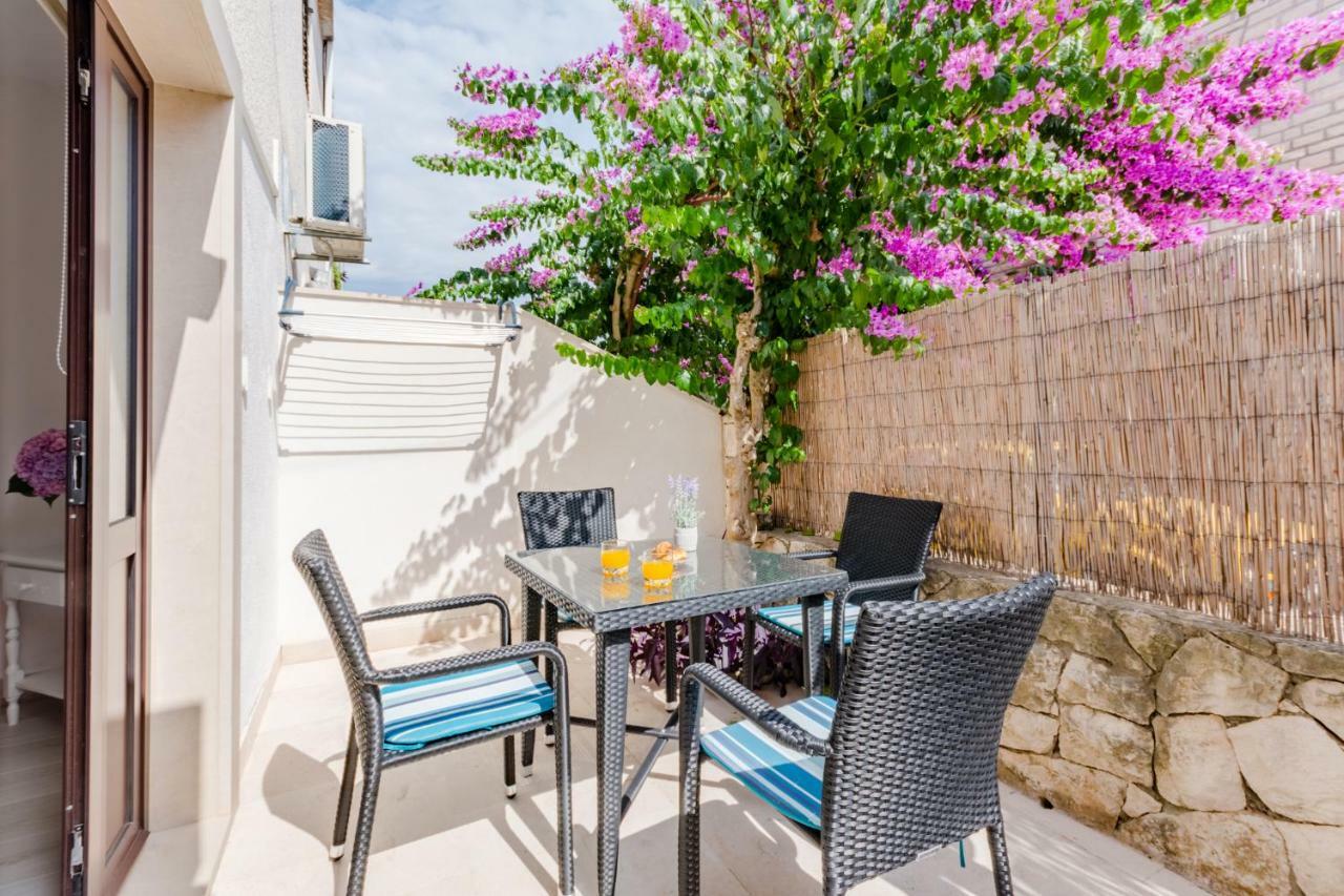 Villa Dinka Sutivan Ngoại thất bức ảnh