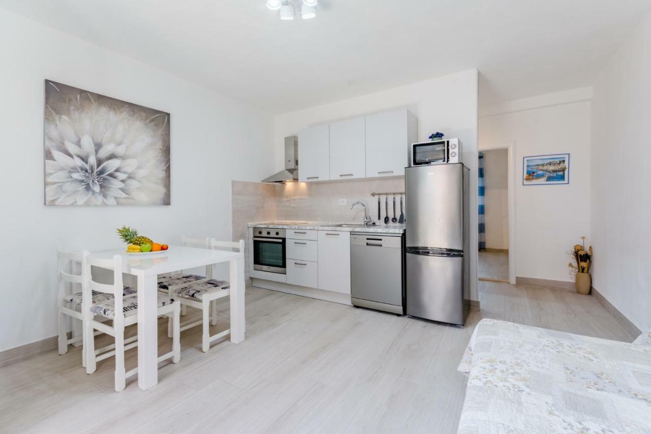 Villa Dinka Sutivan Ngoại thất bức ảnh