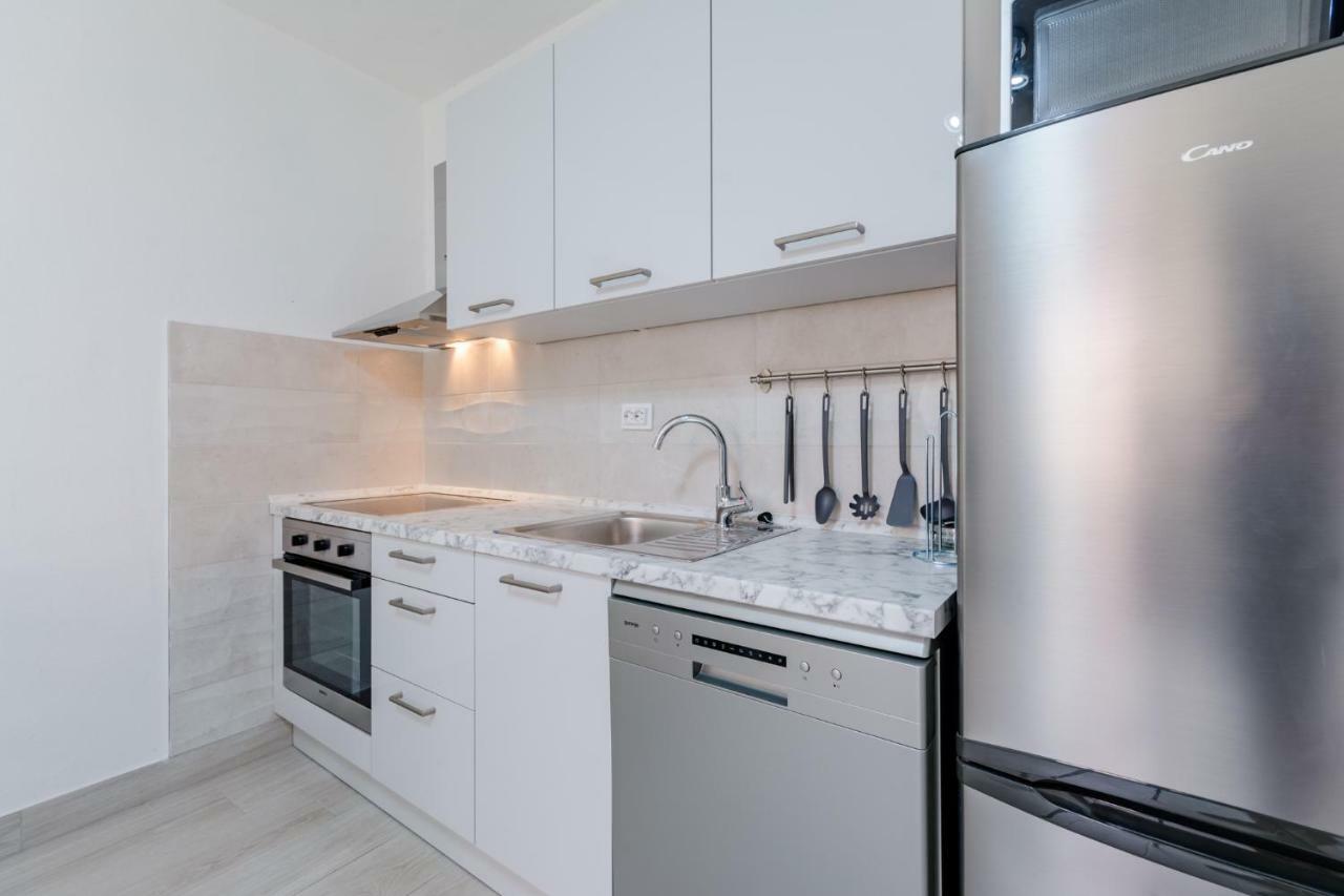 Villa Dinka Sutivan Ngoại thất bức ảnh