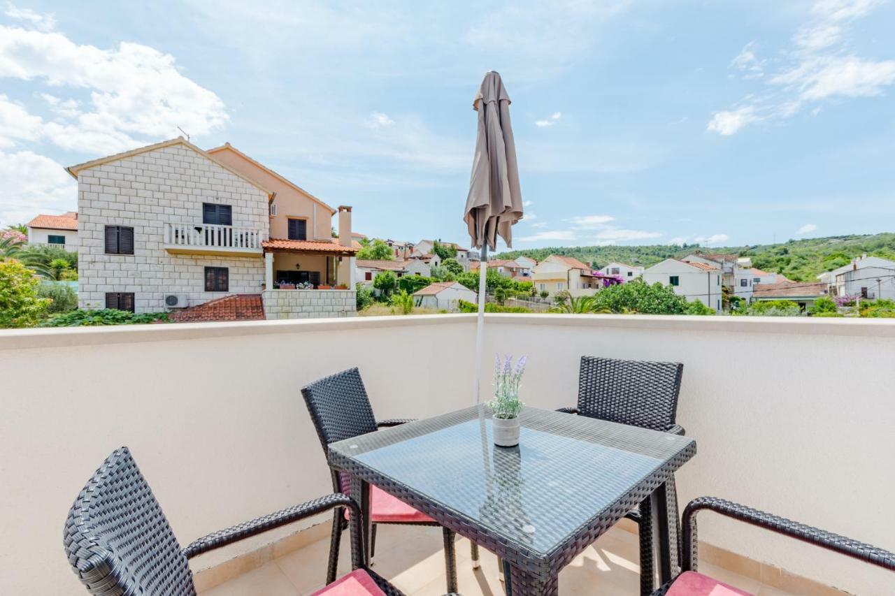 Villa Dinka Sutivan Ngoại thất bức ảnh
