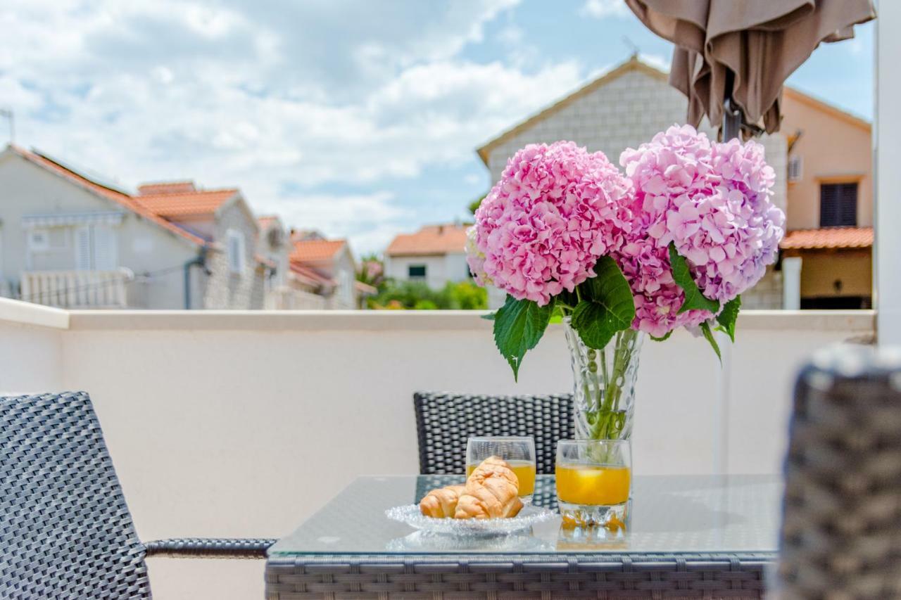 Villa Dinka Sutivan Ngoại thất bức ảnh
