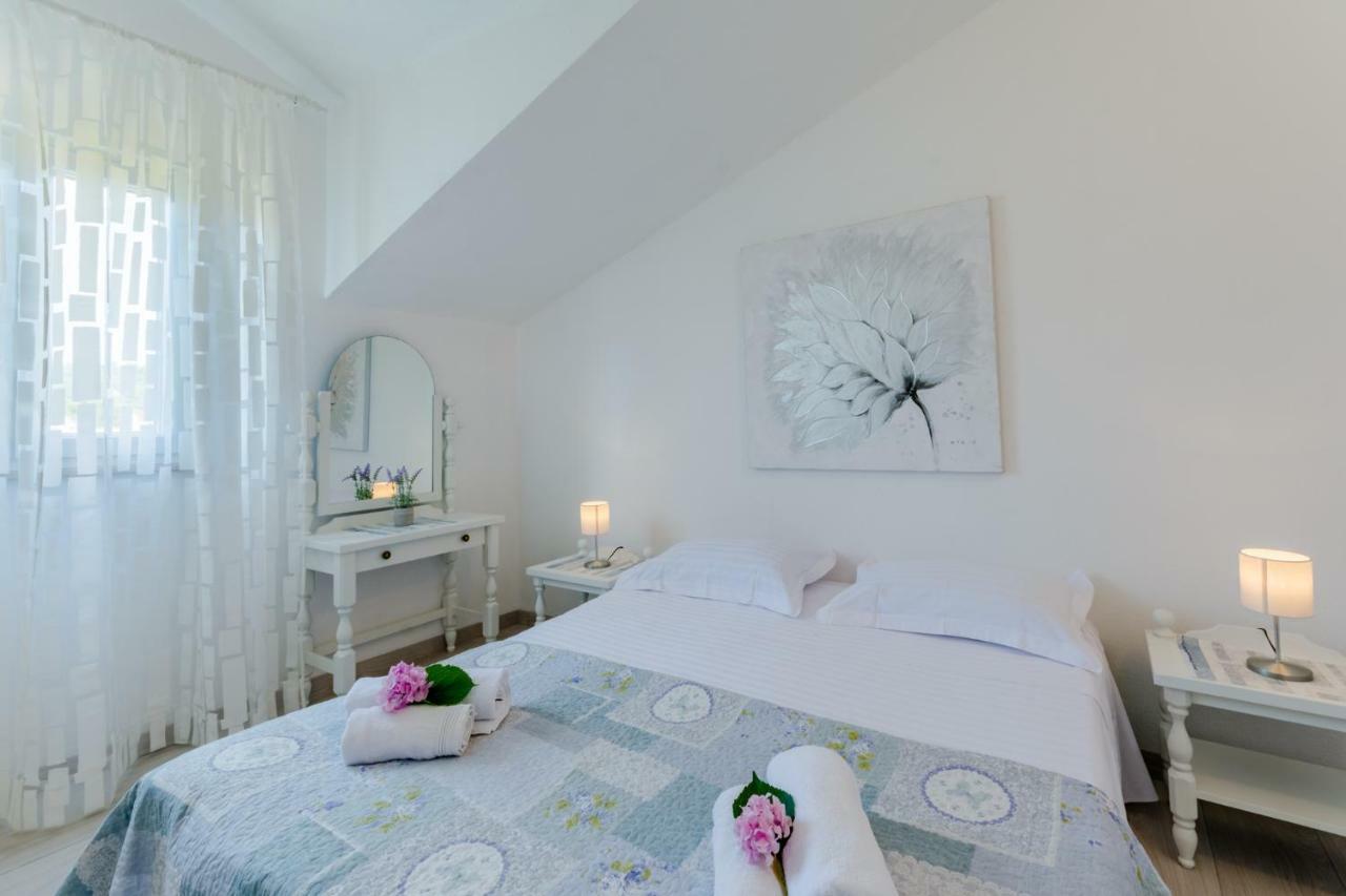 Villa Dinka Sutivan Ngoại thất bức ảnh
