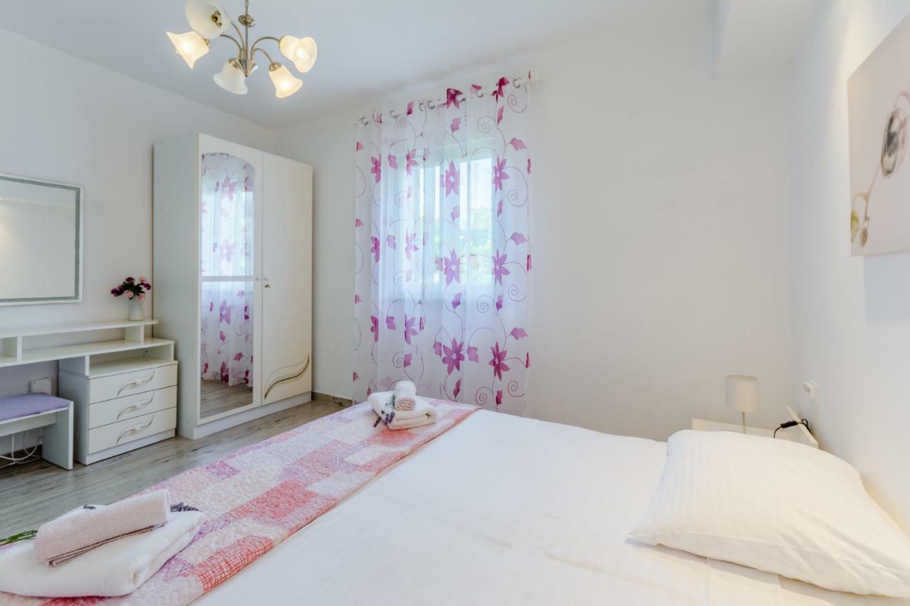 Villa Dinka Sutivan Ngoại thất bức ảnh