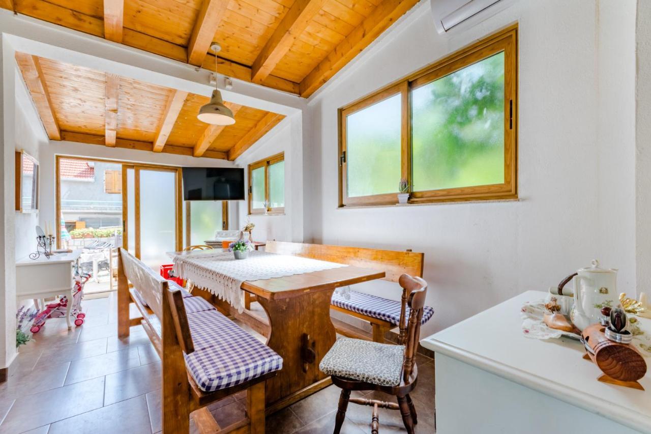 Villa Dinka Sutivan Ngoại thất bức ảnh
