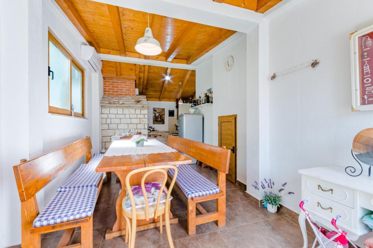 Villa Dinka Sutivan Ngoại thất bức ảnh