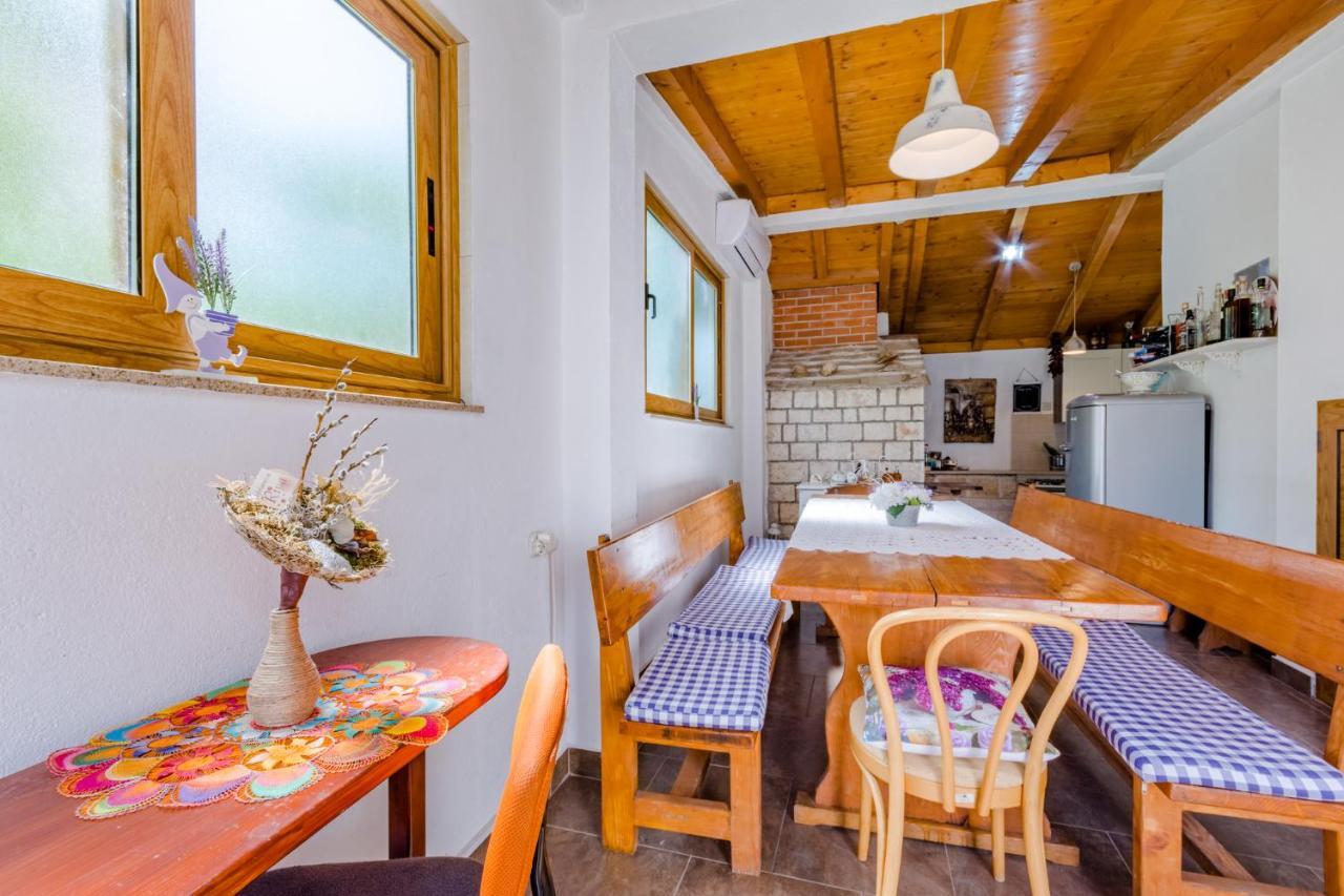 Villa Dinka Sutivan Ngoại thất bức ảnh