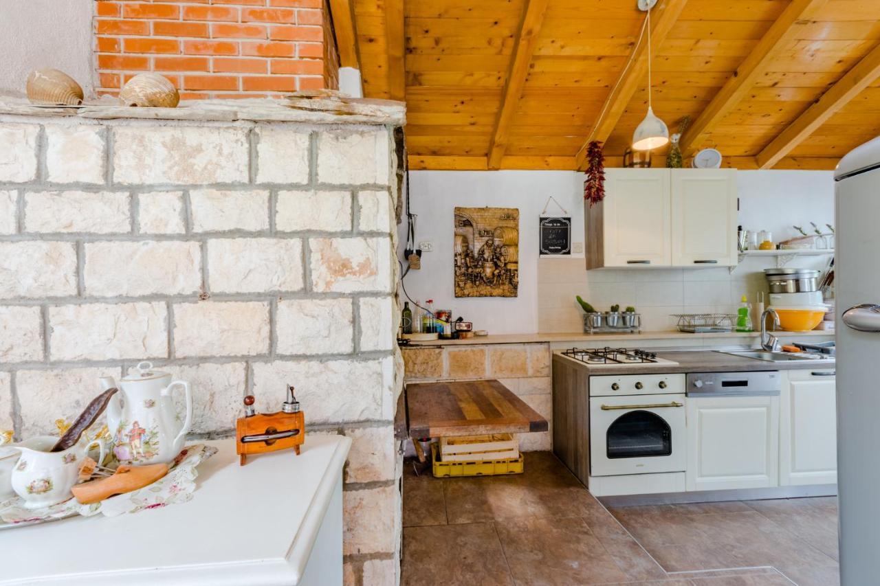 Villa Dinka Sutivan Ngoại thất bức ảnh