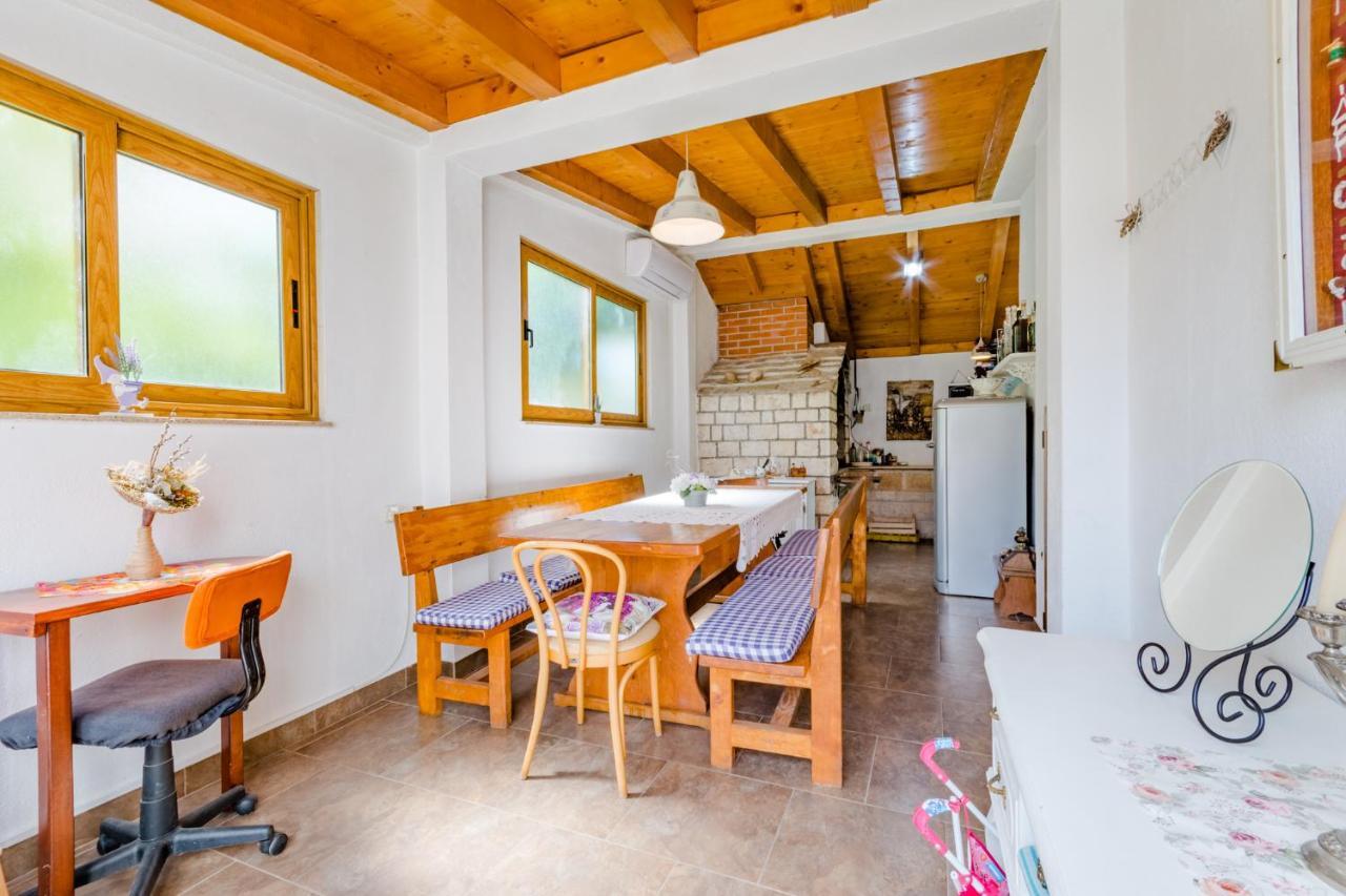 Villa Dinka Sutivan Ngoại thất bức ảnh